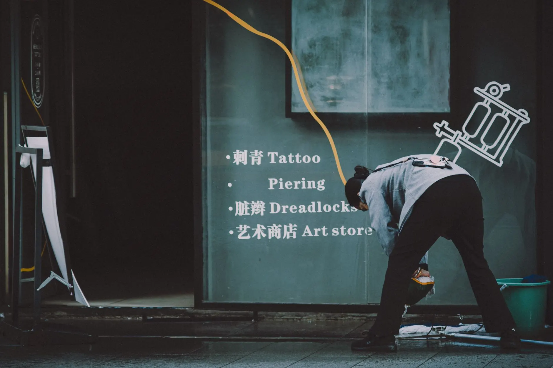 石家庄瓷砖美缝施工流程详解：从清缝到环氧彩砂的标准化操作