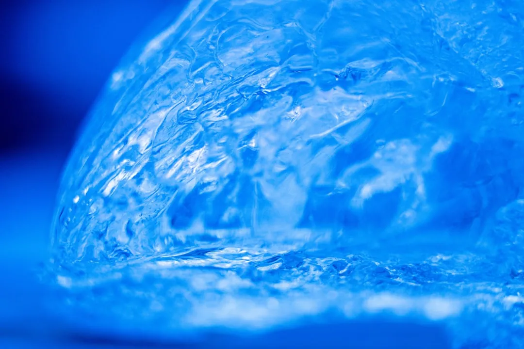 瓷砖美缝剂与环氧彩砂怎么选？河北元迪对比分析耐用性与施工效果