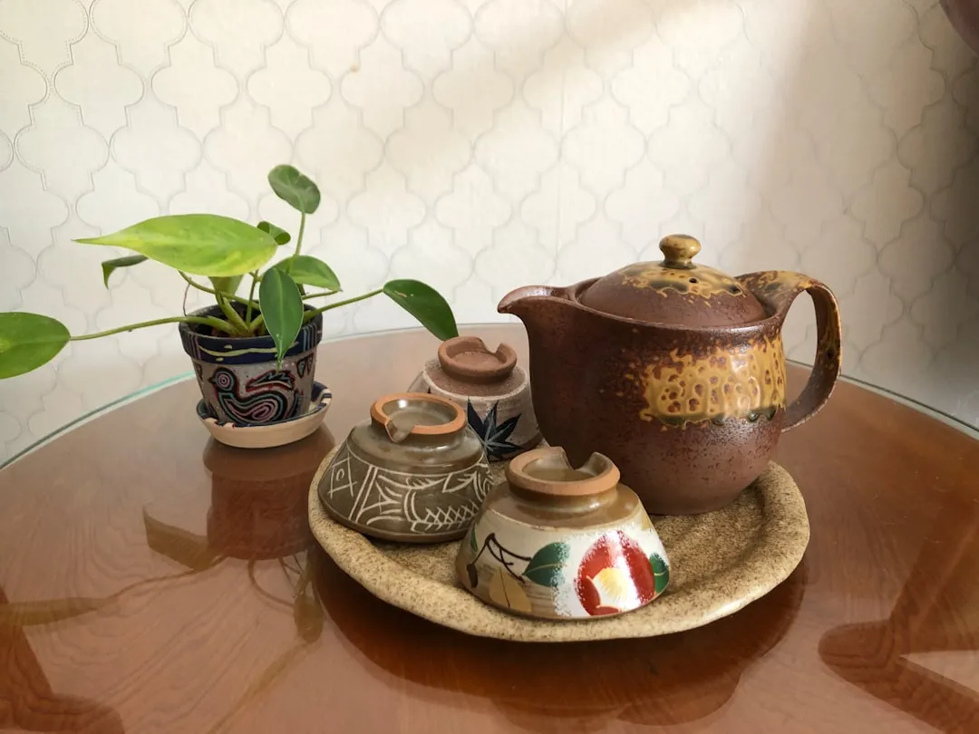 石家庄瓷砖美缝施工流程详解：环氧彩砂与美缝剂工艺对比