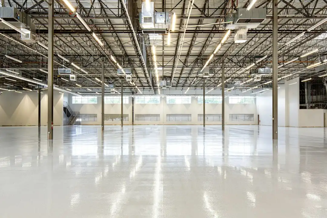 瓷砖美缝剂与环氧彩砂性能对比及施工选型建议